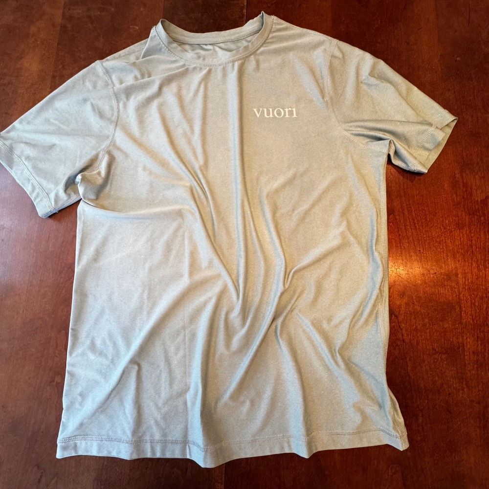 Vuori T-Shirt Mens L Blue Strato Tech Activewear Short Sleeve Performance Tee